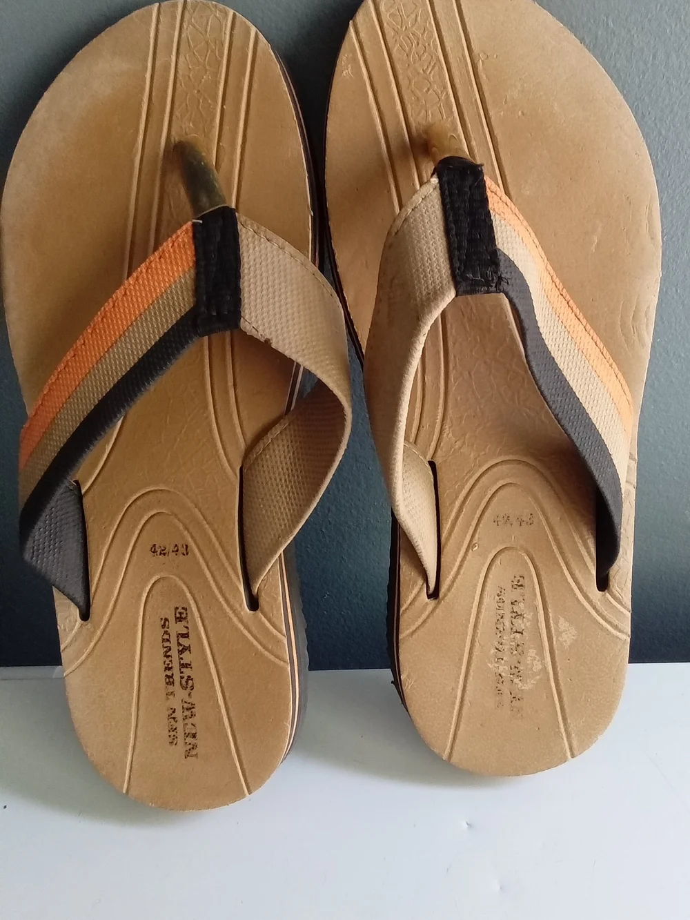 Sun Trends New Style Mens Flip Flops Tan‎ Orange Black Stripe Sandals Size 42/43